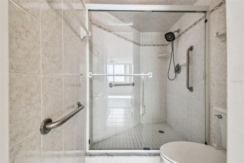 Condo in Saint Petersburg, Florida, 2 bedrooms № 2235286 - photo 10