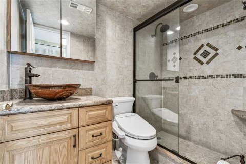 Condo in Saint Petersburg, Florida, 2 bedrooms № 2235286 - photo 18