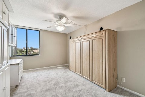 Condo in Saint Petersburg, Florida, 2 bedrooms № 2235286 - photo 16