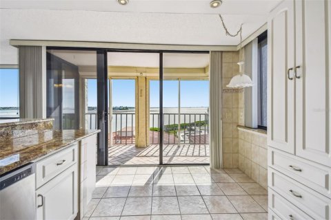 Condo in Saint Petersburg, Florida, 2 bedrooms № 2235286 - photo 2