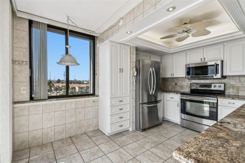 Condo in Saint Petersburg, Florida, 2 bedrooms № 2235286 - photo 5