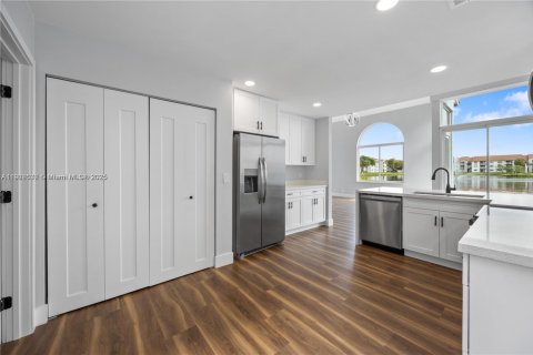 House in Hollywood, Florida 3 bedrooms, 163.88 sq.m. № 1977080 - photo 12