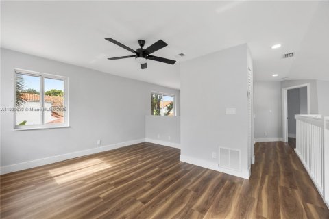 House in Hollywood, Florida 3 bedrooms, 163.88 sq.m. № 1977080 - photo 24