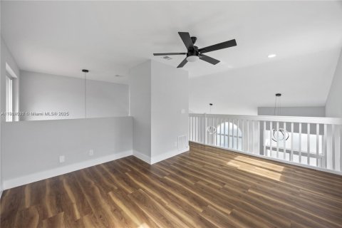 House in Hollywood, Florida 3 bedrooms, 163.88 sq.m. № 1977080 - photo 23