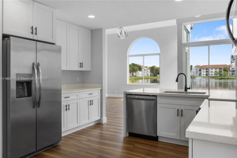 House in Hollywood, Florida 3 bedrooms, 163.88 sq.m. № 1977080 - photo 11