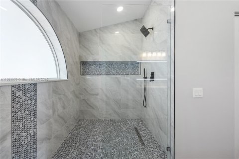 House in Hollywood, Florida 3 bedrooms, 163.88 sq.m. № 1977080 - photo 15