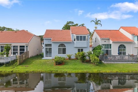 House in Hollywood, Florida 3 bedrooms, 163.88 sq.m. № 1977080