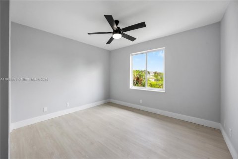 House in Hollywood, Florida 3 bedrooms, 163.88 sq.m. № 1977080 - photo 19