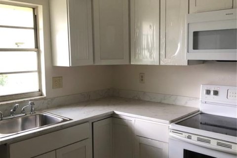 Villa ou maison à louer à Tampa, Floride: 4 chambres, 130.43 m2 № 1912391 - photo 2