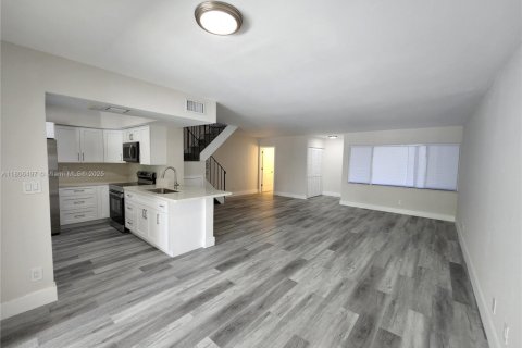 Adosado en alquiler en Cutler Bay, Florida, 2 dormitorios, 135.45 m2 № 1937118 - foto 3