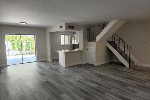 Adosado en alquiler en Cutler Bay, Florida, 2 dormitorios, 135.45 m2 № 1937118 - foto 2