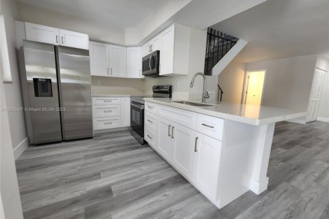 Adosado en alquiler en Cutler Bay, Florida, 2 dormitorios, 135.45 m2 № 1937118 - foto 4