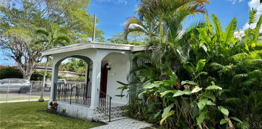 Immobilier commercial à Miami, Floride 182.65 m2 № 1969595