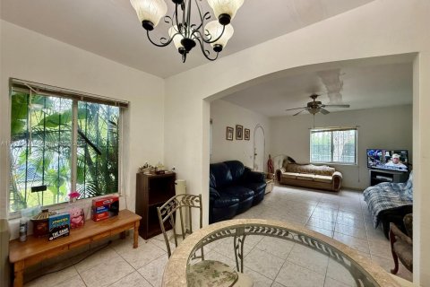 Immobilier commercial à vendre à Miami, Floride: 182.65 m2 № 1969595 - photo 7