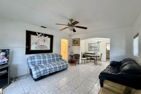 Immobilier commercial à vendre à Miami, Floride: 182.65 m2 № 1969595 - photo 4