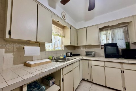 Immobilier commercial à vendre à Miami, Floride: 182.65 m2 № 1969595 - photo 10