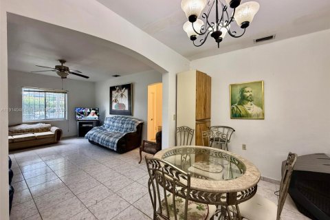 Immobilier commercial à vendre à Miami, Floride: 182.65 m2 № 1969595 - photo 8