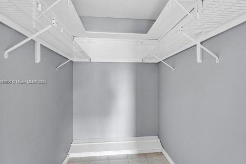 Снять в аренду кондоминиум в Санрайз, Флорида 1 спальня, 59.46м2, № 1933461 - фото 4