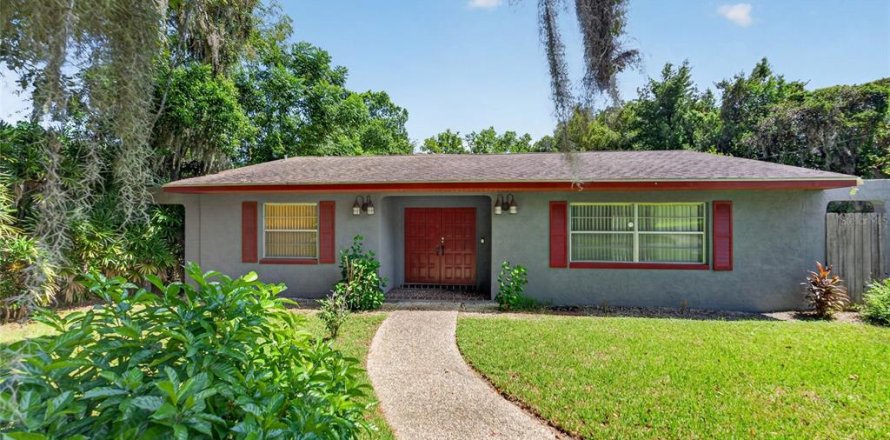 Casa en Inverness, Florida 3 dormitorios, 161.56 m2 № 2383618