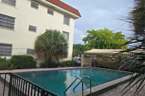 Condominio en venta en North Miami, Florida, 1 dormitorio, 52.03 m2 № 1775217 - foto 8
