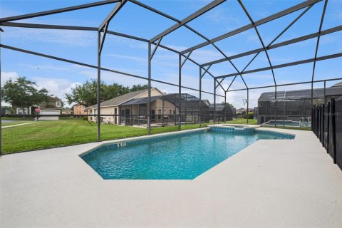 House in Kissimmee, Florida 7 bedrooms, 267.65 sq.m. № 2214639 - photo 30