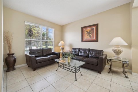 House in Kissimmee, Florida 7 bedrooms, 267.65 sq.m. № 2214639 - photo 4