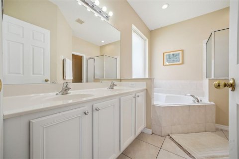 House in Kissimmee, Florida 7 bedrooms, 267.65 sq.m. № 2214639 - photo 21