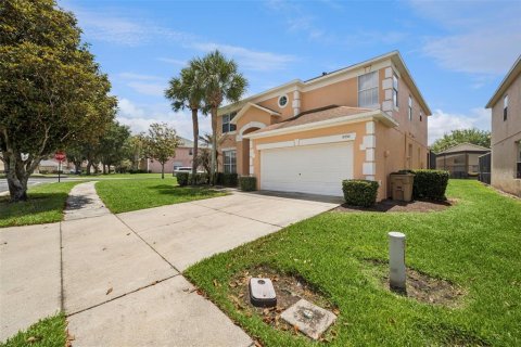House in Kissimmee, Florida 7 bedrooms, 267.65 sq.m. № 2214639 - photo 2