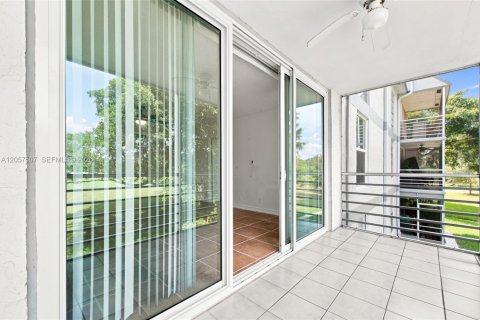 Condominio en venta en Tamarac, Florida, 2 dormitorios, 95.22 m2 № 2186182 - foto 28