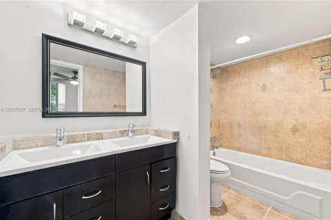 Condominio en venta en Tamarac, Florida, 2 dormitorios, 95.22 m2 № 2186182 - foto 24