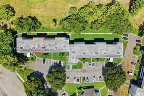 Condominio en venta en Tamarac, Florida, 2 dormitorios, 95.22 m2 № 2186182 - foto 5