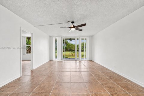 Condominio en venta en Tamarac, Florida, 2 dormitorios, 95.22 m2 № 2186182 - foto 10