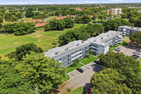 Condominio en venta en Tamarac, Florida, 2 dormitorios, 95.22 m2 № 2186182 - foto 3