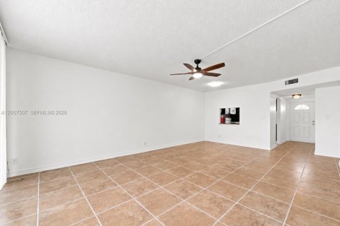 Condominio en venta en Tamarac, Florida, 2 dormitorios, 95.22 m2 № 2186182 - foto 12