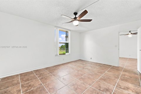 Condominio en venta en Tamarac, Florida, 2 dormitorios, 95.22 m2 № 2186182 - foto 20