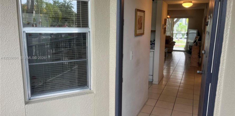 Condo in Pembroke Pines, Florida, 2 bedrooms  № 2086030