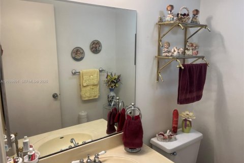 Condo in Pembroke Pines, Florida, 2 bedrooms  № 2086030 - photo 30