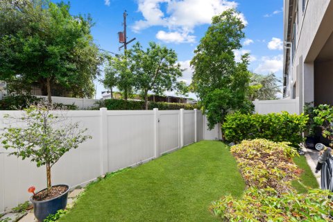 Townhouse in Riviera Beach, Florida 3 bedrooms, 134.34 sq.m. № 2357020 - photo 5