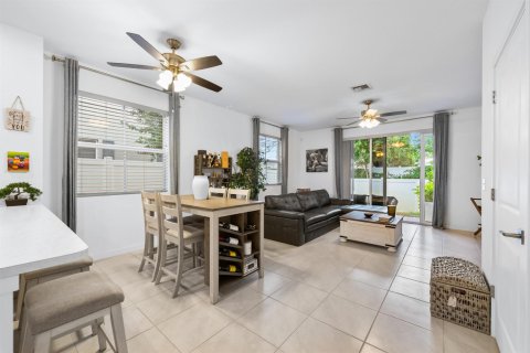 Townhouse in Riviera Beach, Florida 3 bedrooms, 134.34 sq.m. № 2357020 - photo 13