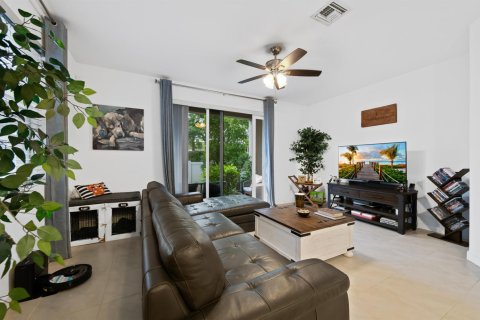 Townhouse in Riviera Beach, Florida 3 bedrooms, 134.34 sq.m. № 2357020 - photo 15