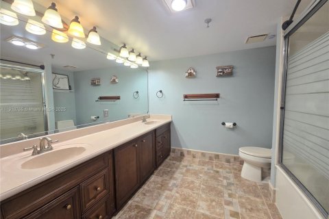 Condominio en alquiler en Fort Lauderdale, Florida, 2 dormitorios, 122.26 m2 № 2016266 - foto 12