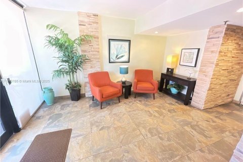 Condominio en alquiler en Fort Lauderdale, Florida, 2 dormitorios, 122.26 m2 № 2016266 - foto 17