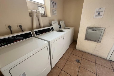 Copropriété à louer à Miami, Floride: 1 chambre, 55.56 m2 № 1922136 - photo 13