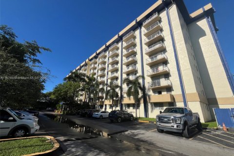 Copropriété à louer à Miami, Floride: 1 chambre, 55.56 m2 № 1922136 - photo 14