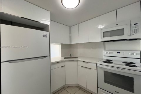 Copropriété à louer à Miami, Floride: 1 chambre, 55.56 m2 № 1922136 - photo 2