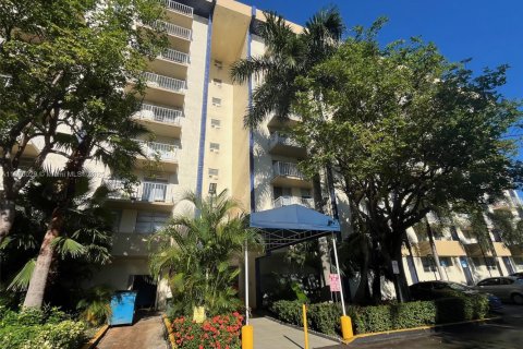 Copropriété à louer à Miami, Floride: 1 chambre, 55.56 m2 № 1922136 - photo 1