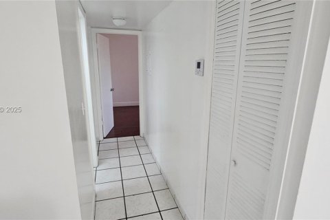 Condominio en alquiler en Miami, Florida, 2 dormitorios, 75.53 m2 № 1992770 - foto 5
