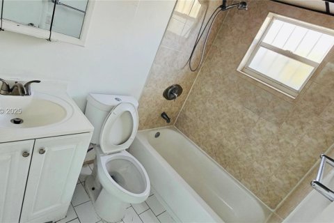 Condominio en alquiler en Miami, Florida, 2 dormitorios, 75.53 m2 № 1992770 - foto 6