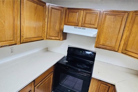 Condominio en alquiler en Miami, Florida, 2 dormitorios, 75.53 m2 № 1992770 - foto 1