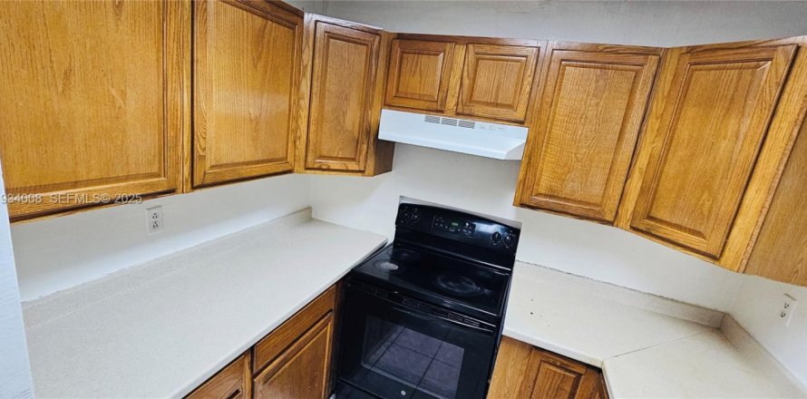 Condominio en Miami, Florida, 2 dormitorios  № 1992770